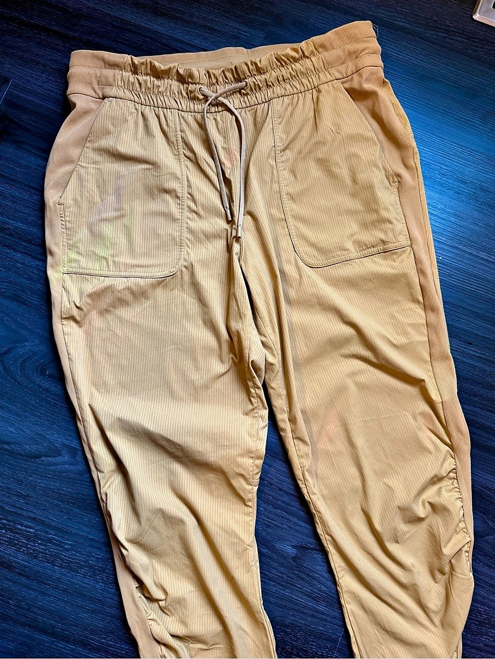 lululemon Beyond the Studio Jogger Women's Jogger Pants in Yellow Size 12 Like